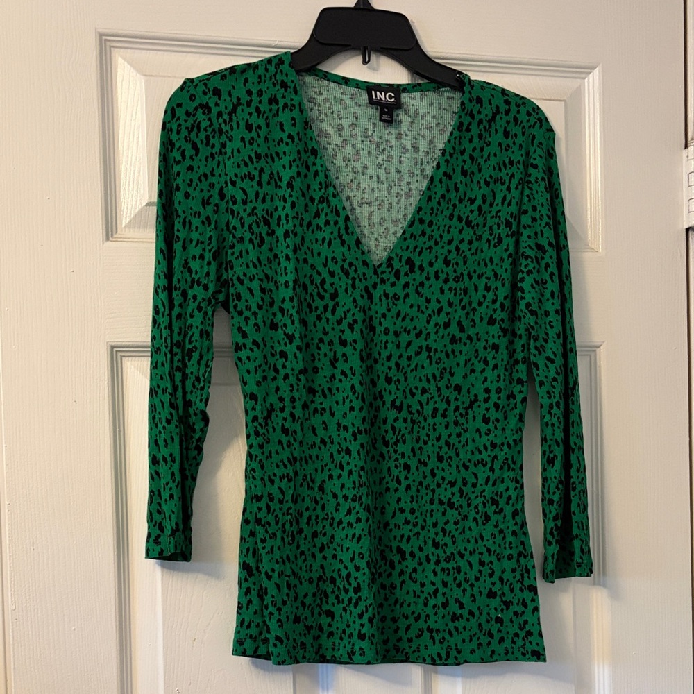 INC International Concepts V-Neck Green Patterned light sweater top